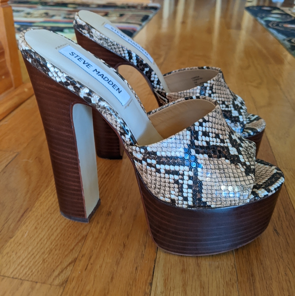 Steve Madden Yamina Platform Block Heel Sandal in Snakeskin NWOT size 5